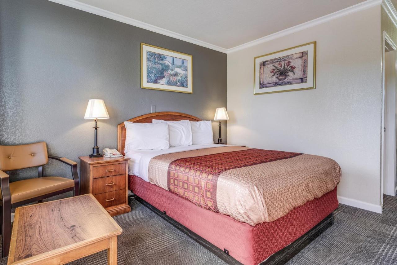 Americas Best Value Inn - 佩塔卢马 外观 照片