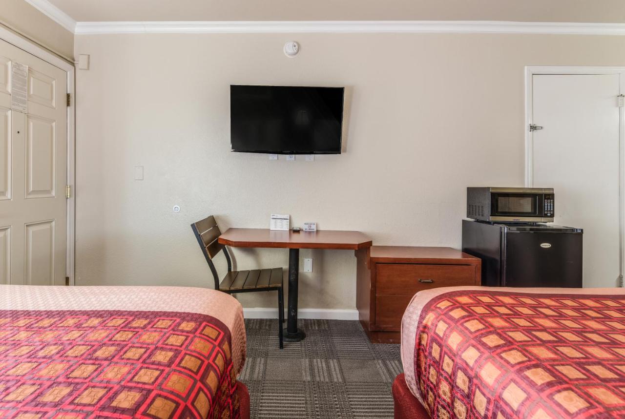 Americas Best Value Inn - 佩塔卢马 外观 照片