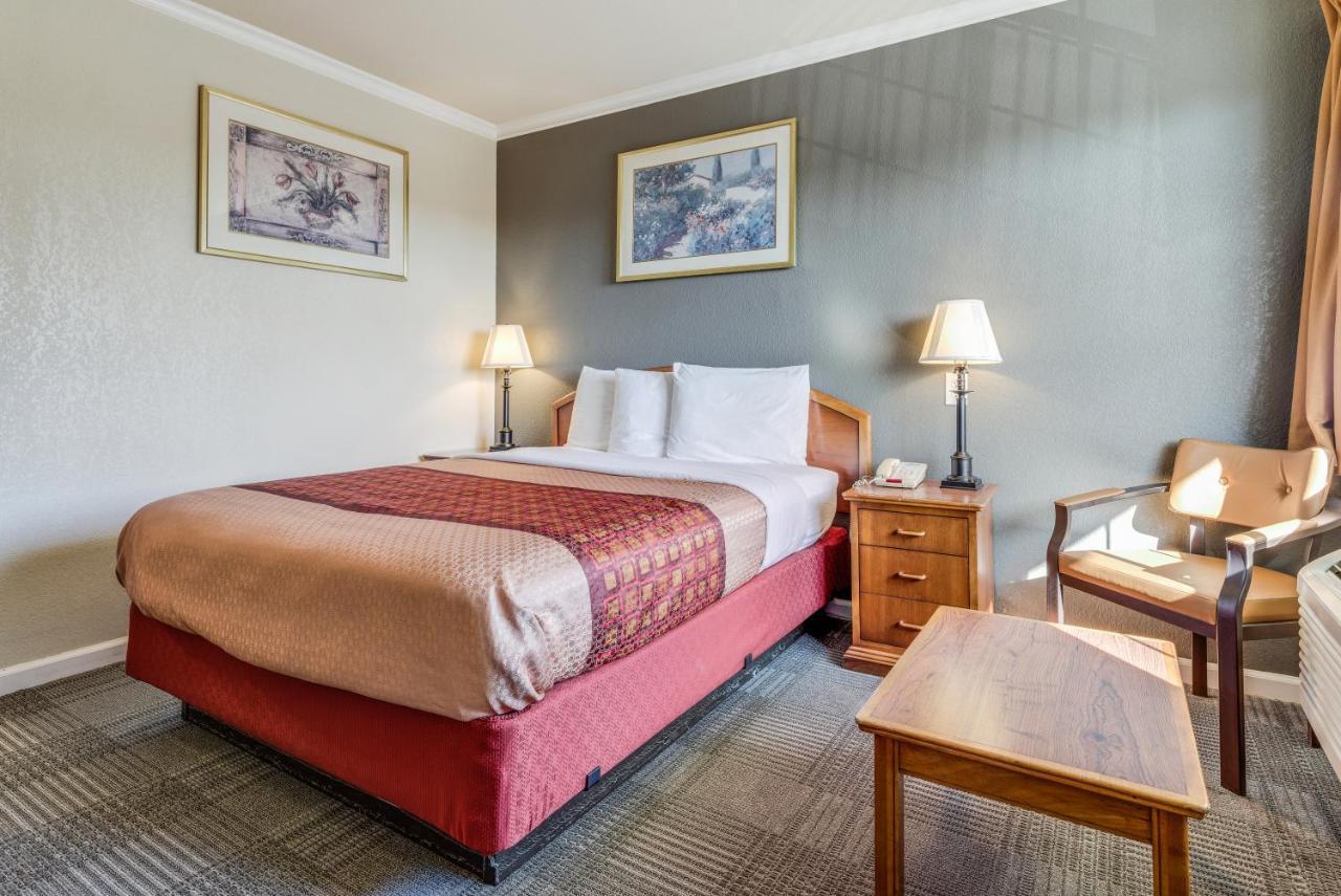 Americas Best Value Inn - 佩塔卢马 外观 照片