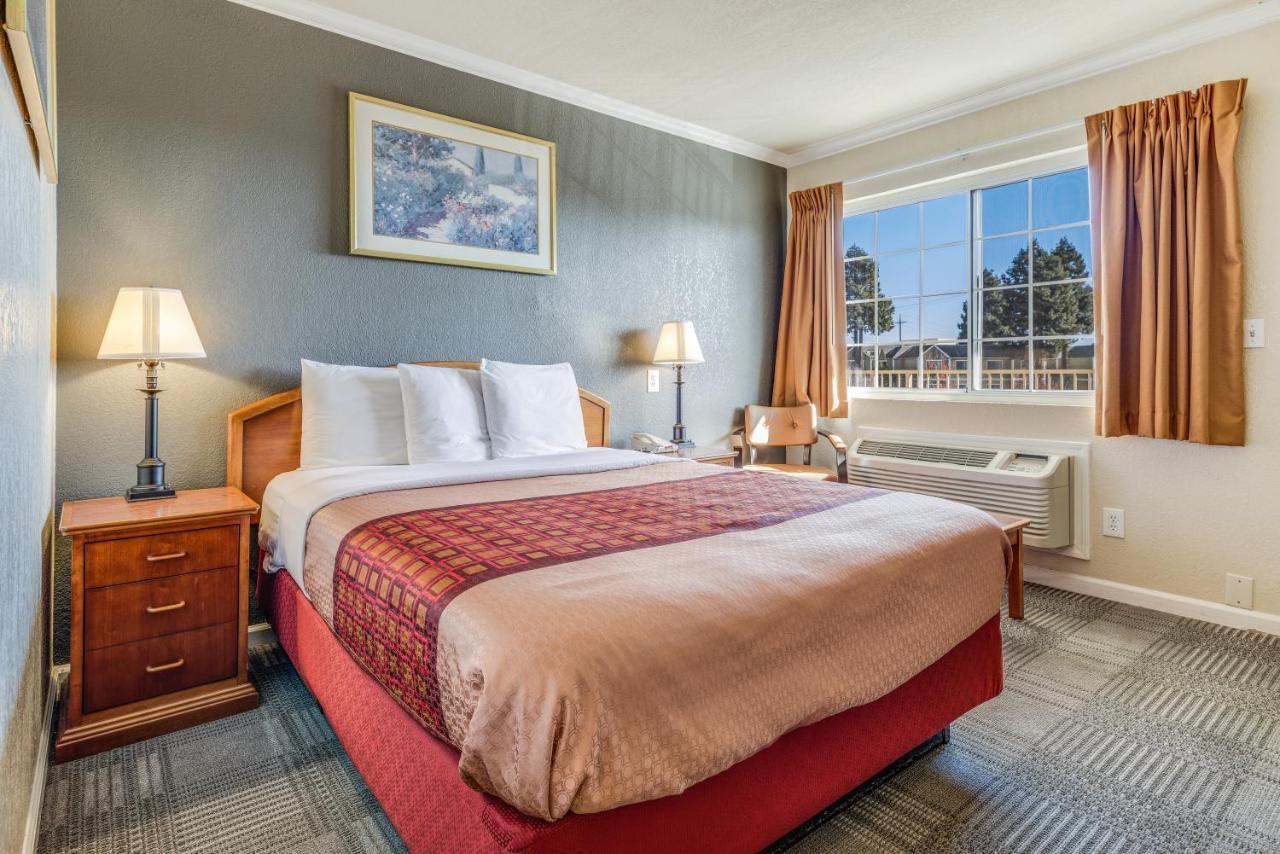 Americas Best Value Inn - 佩塔卢马 外观 照片