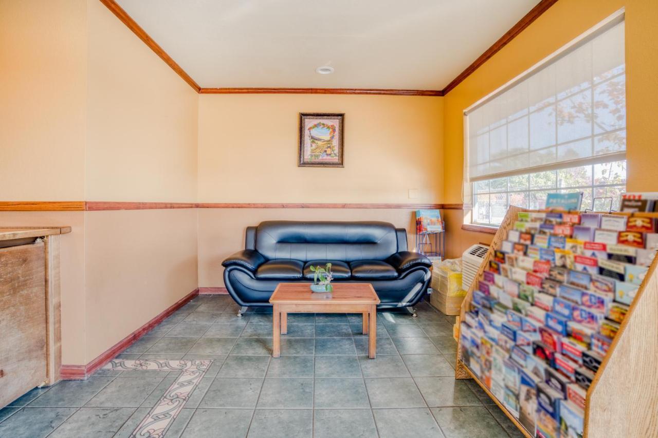 Americas Best Value Inn - 佩塔卢马 外观 照片